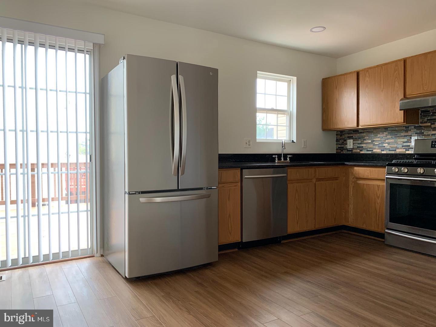 WILLOWS OF POTOMAC - Residential Lease