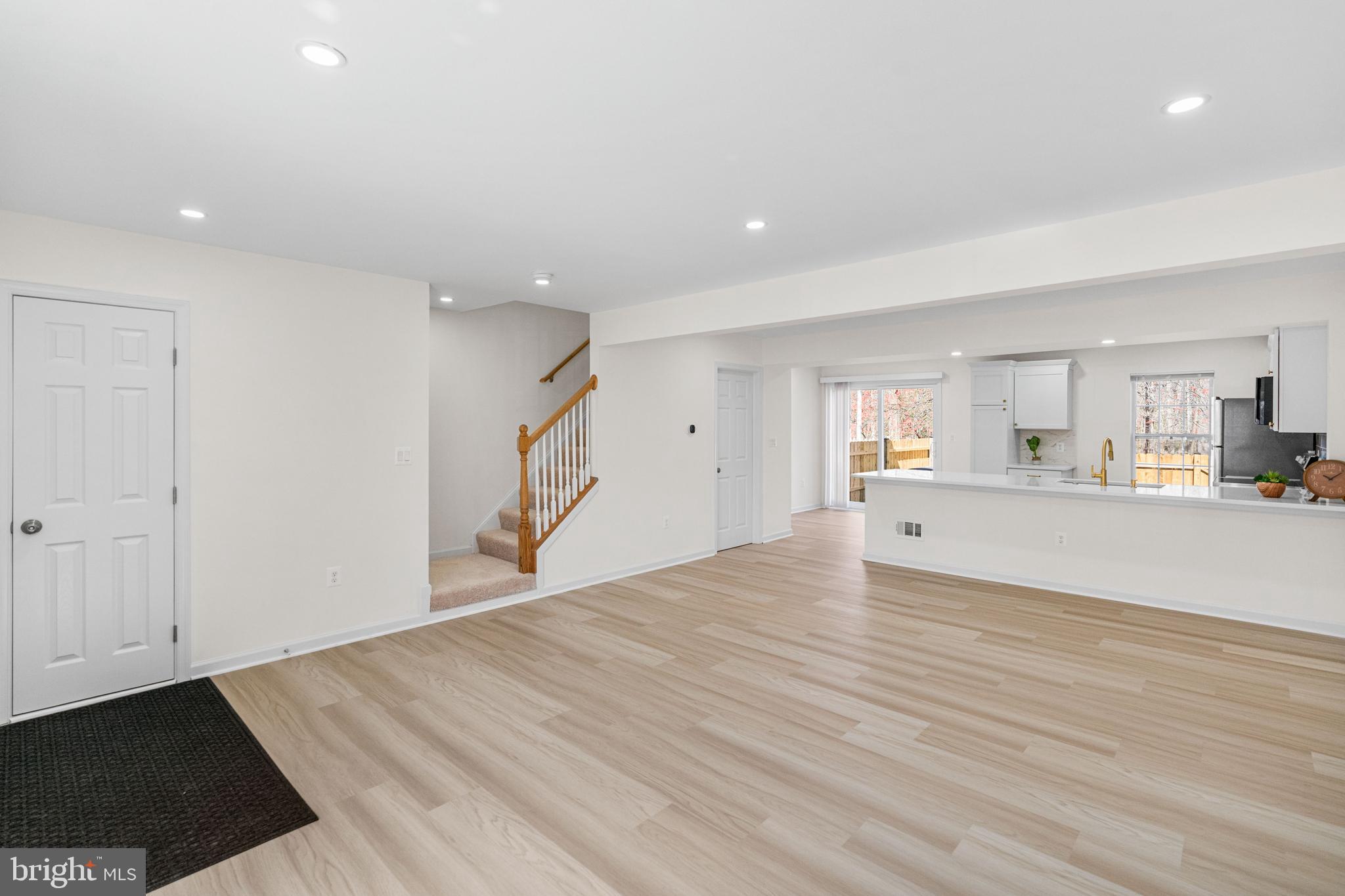 COLONY SQUARE - Residential