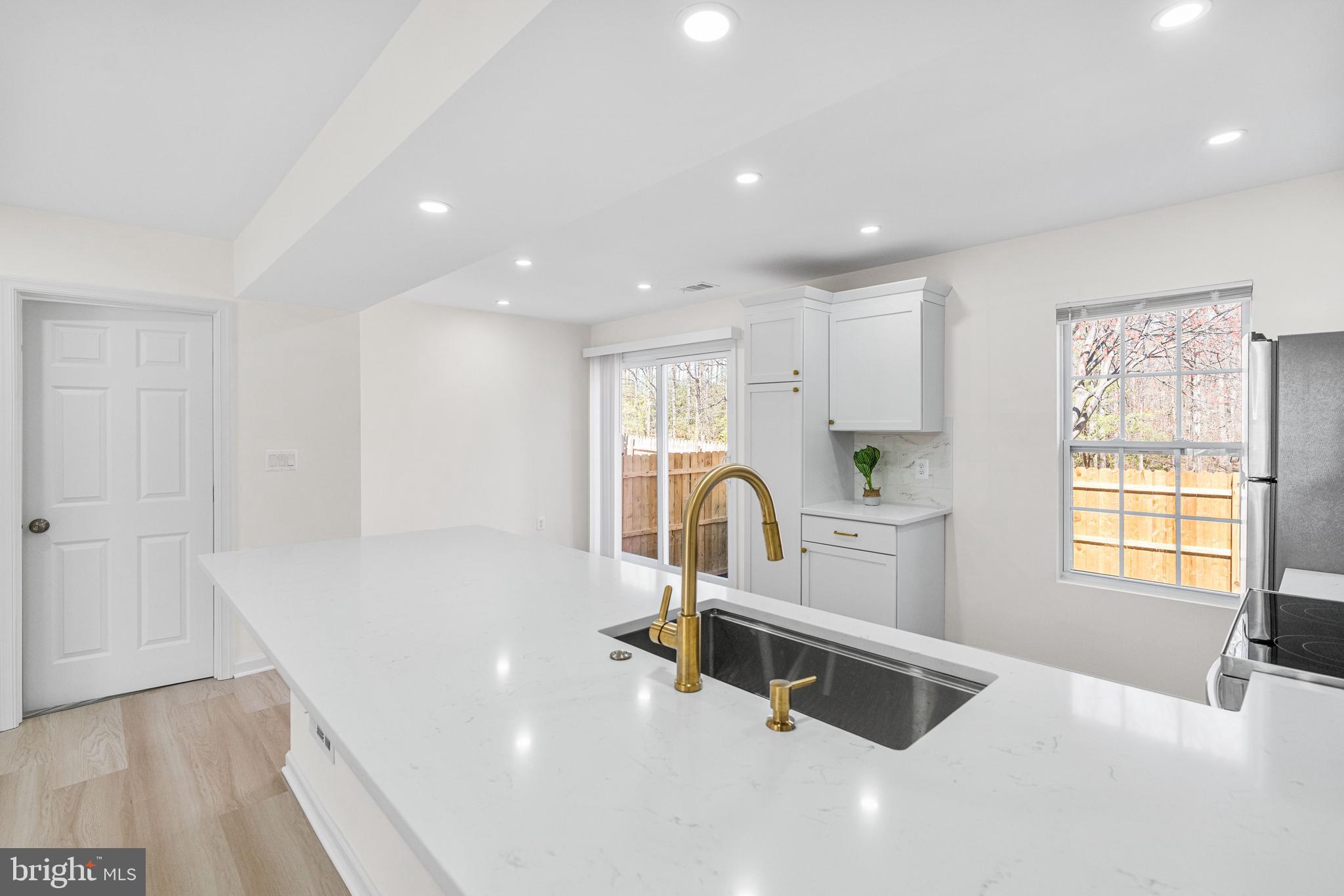 COLONY SQUARE - Residential