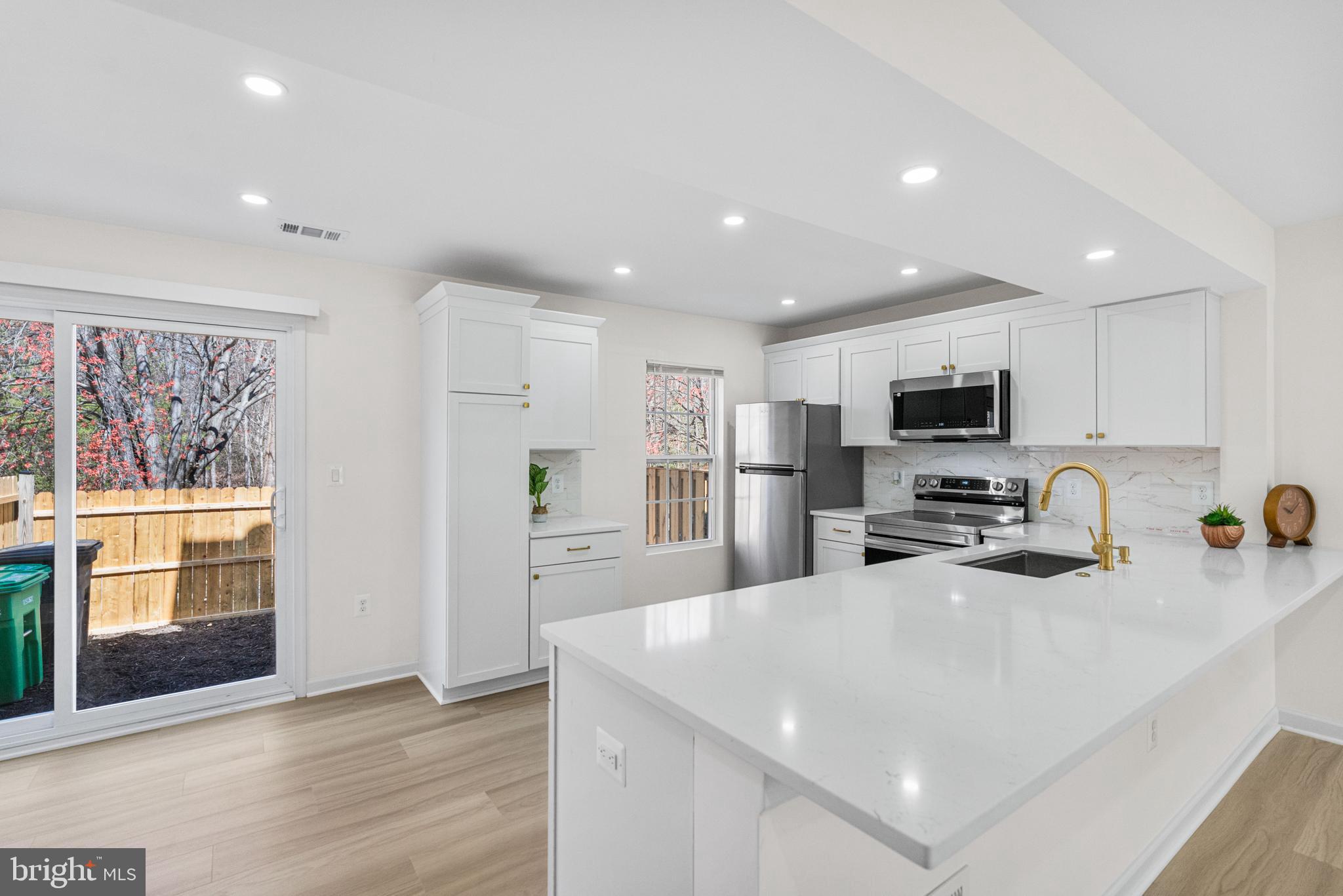 COLONY SQUARE - Residential