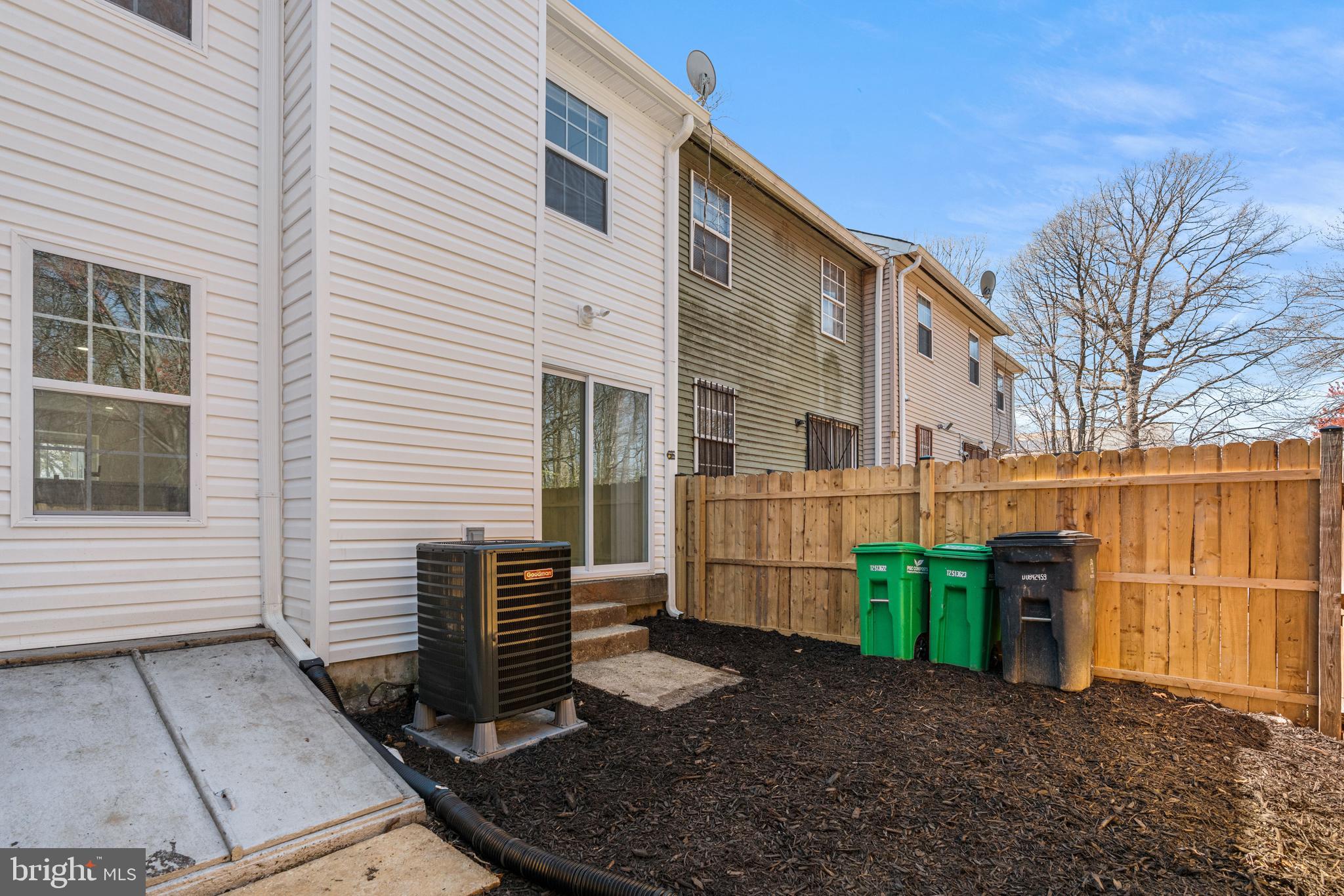 COLONY SQUARE - Residential