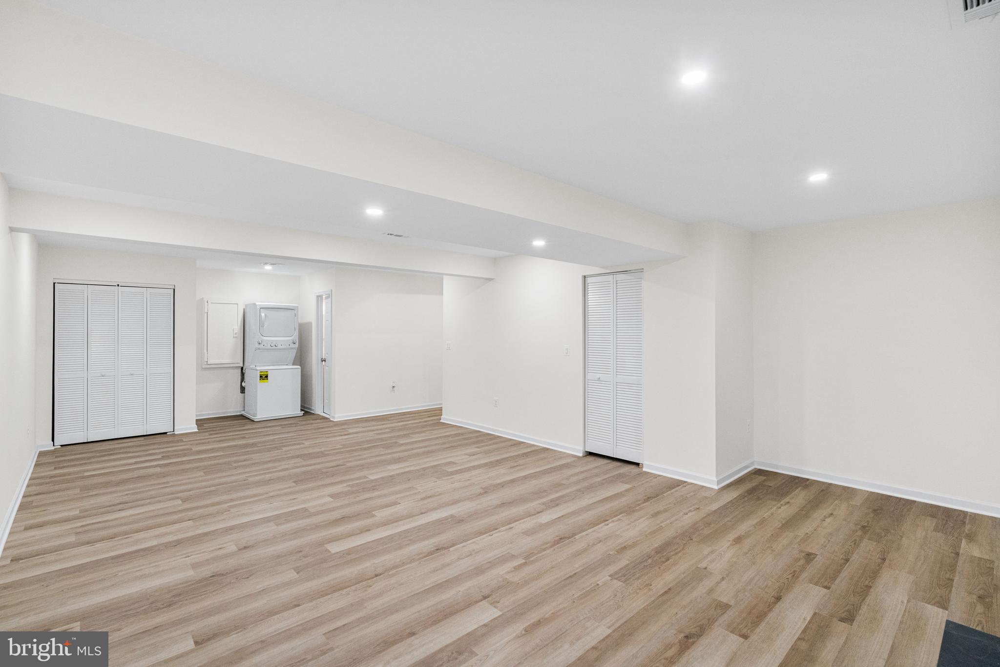 COLONY SQUARE - Residential