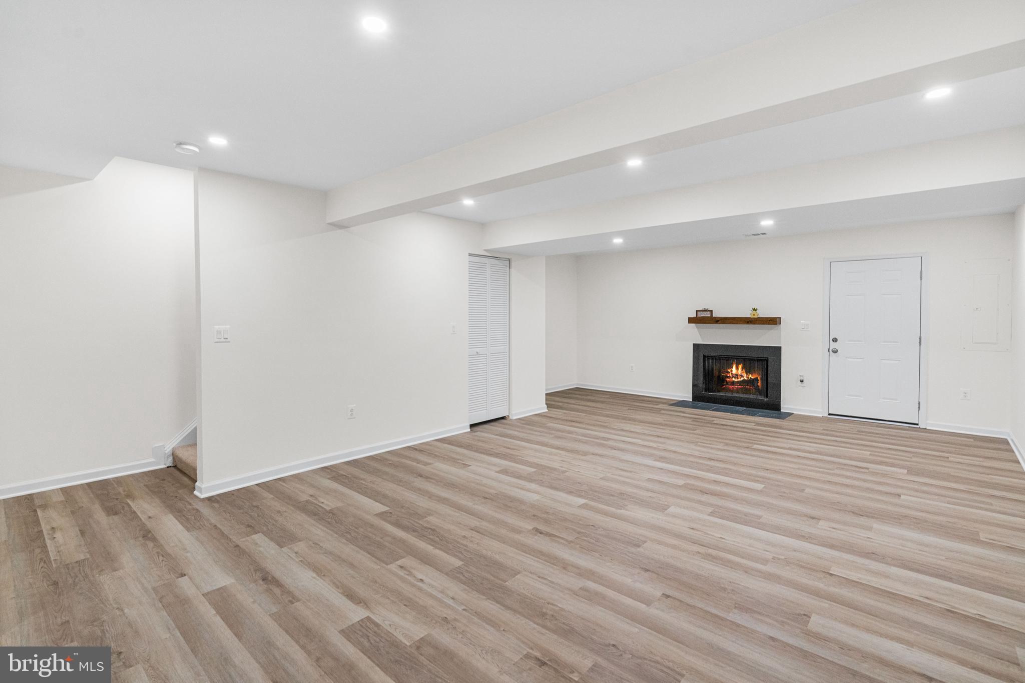 COLONY SQUARE - Residential