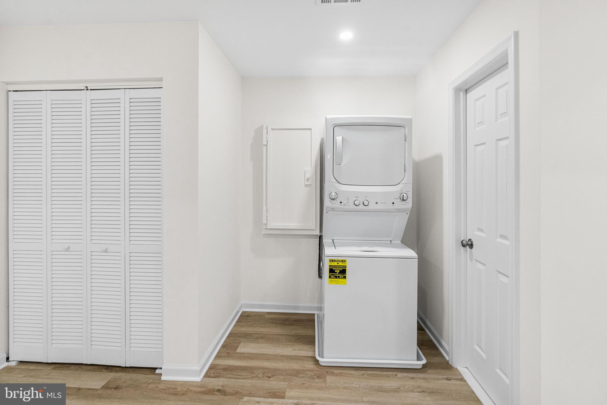 COLONY SQUARE - Residential