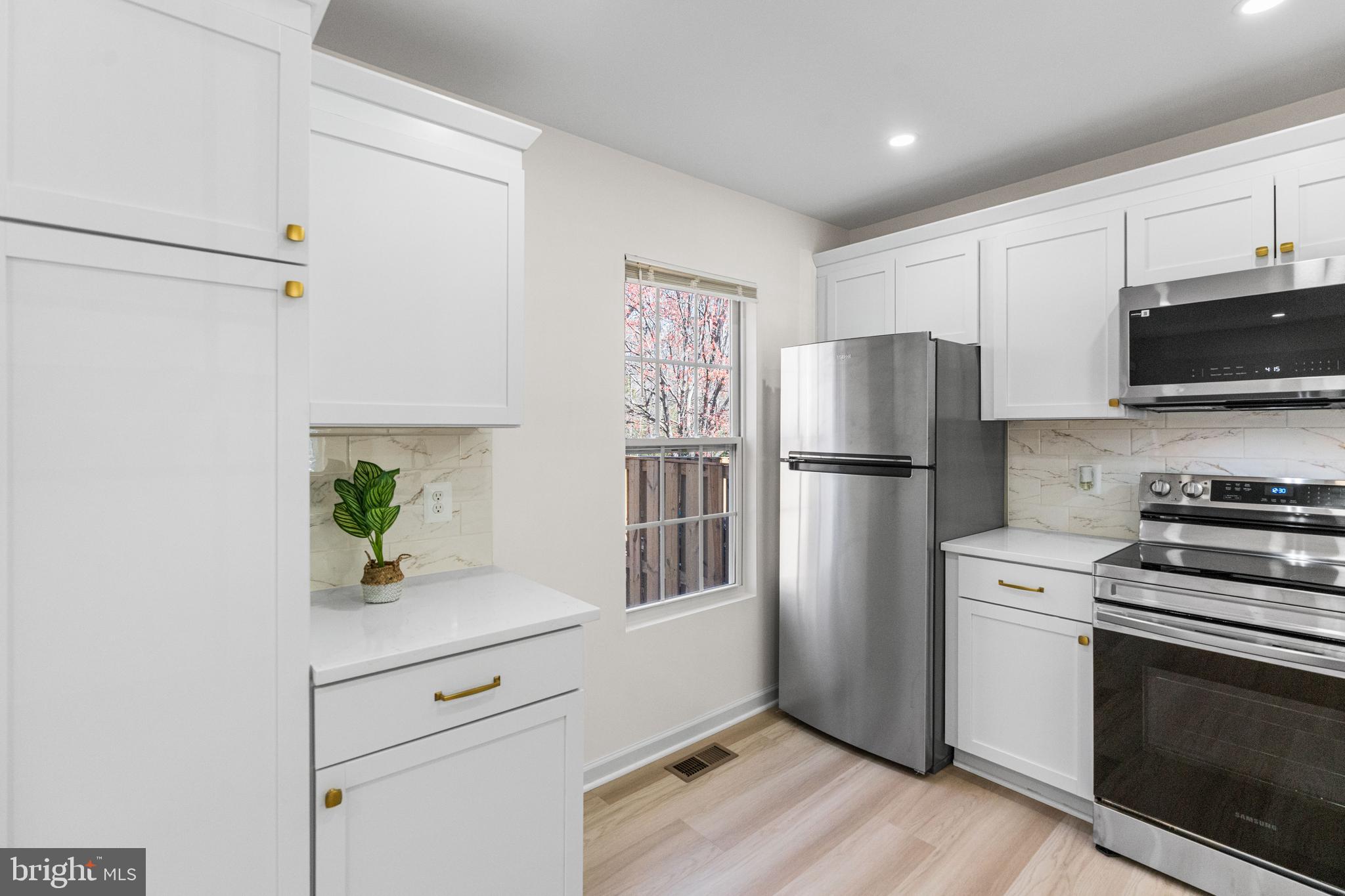 COLONY SQUARE - Residential