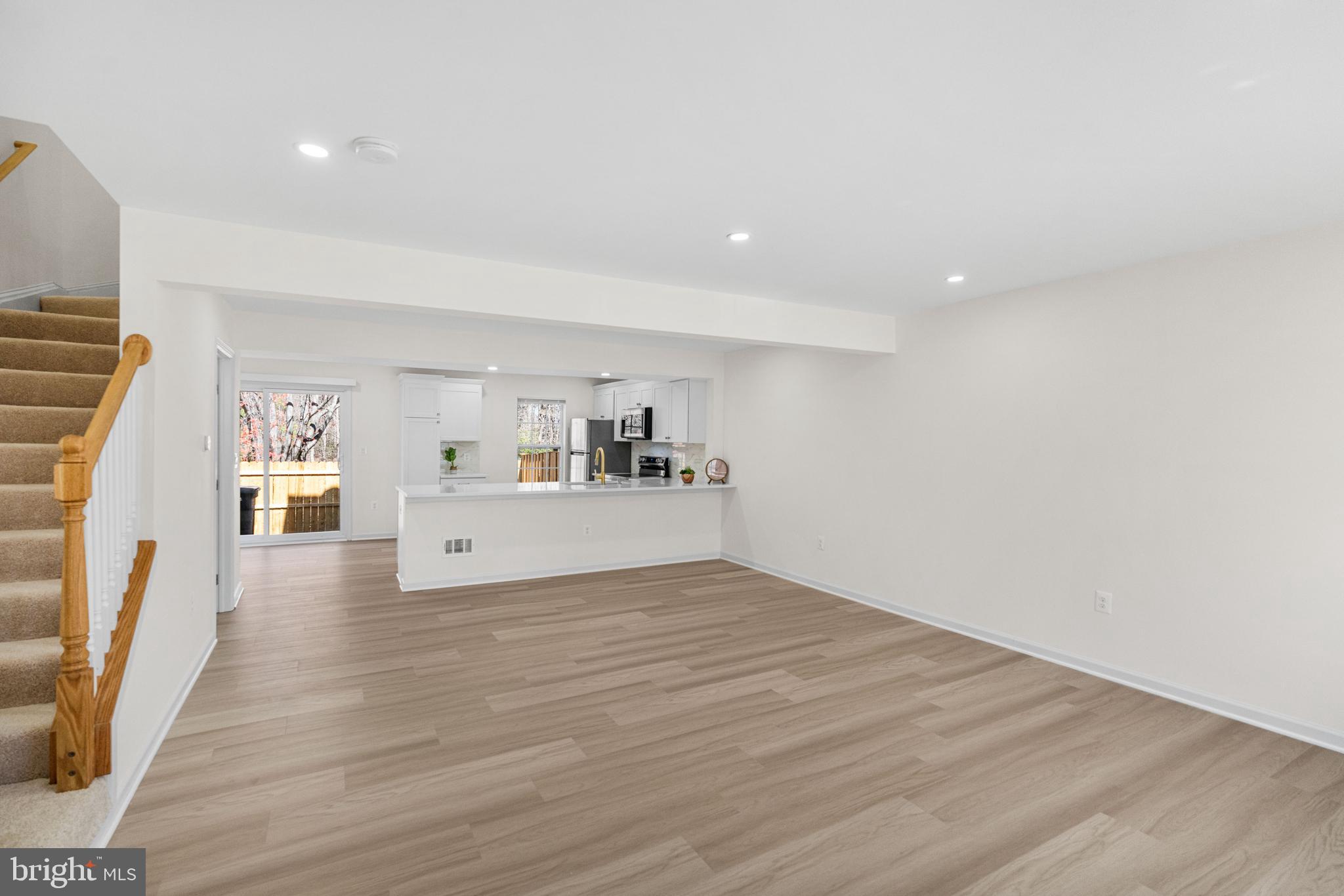 COLONY SQUARE - Residential