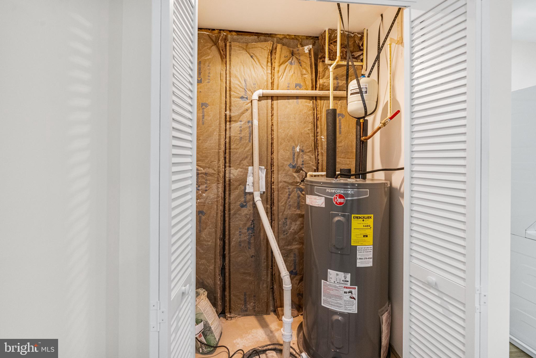 COLONY SQUARE - Residential