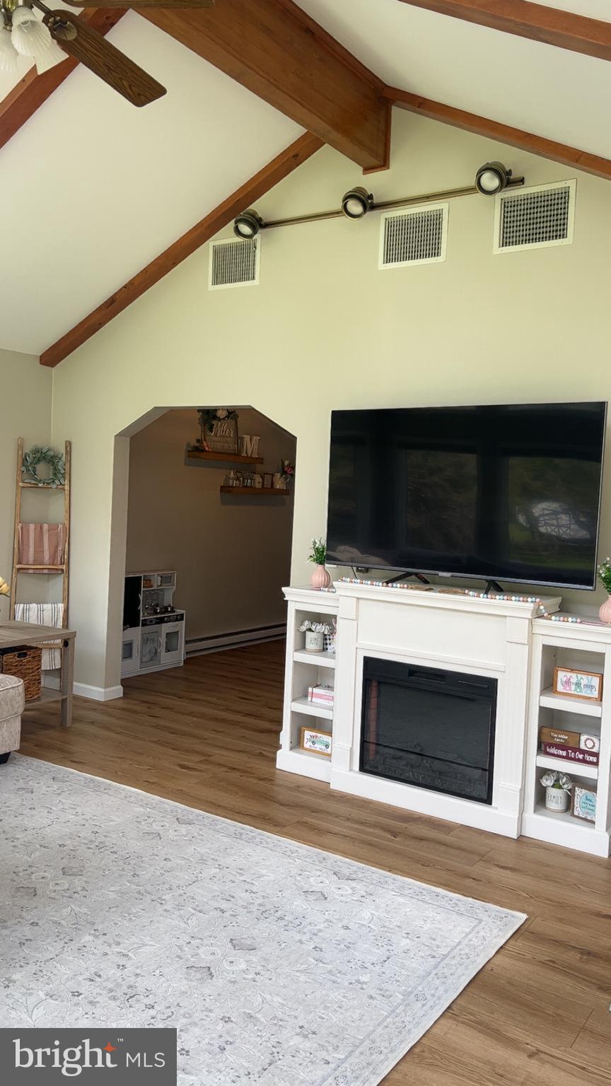 BLUE MOUNTAIN ESTATE - Residential