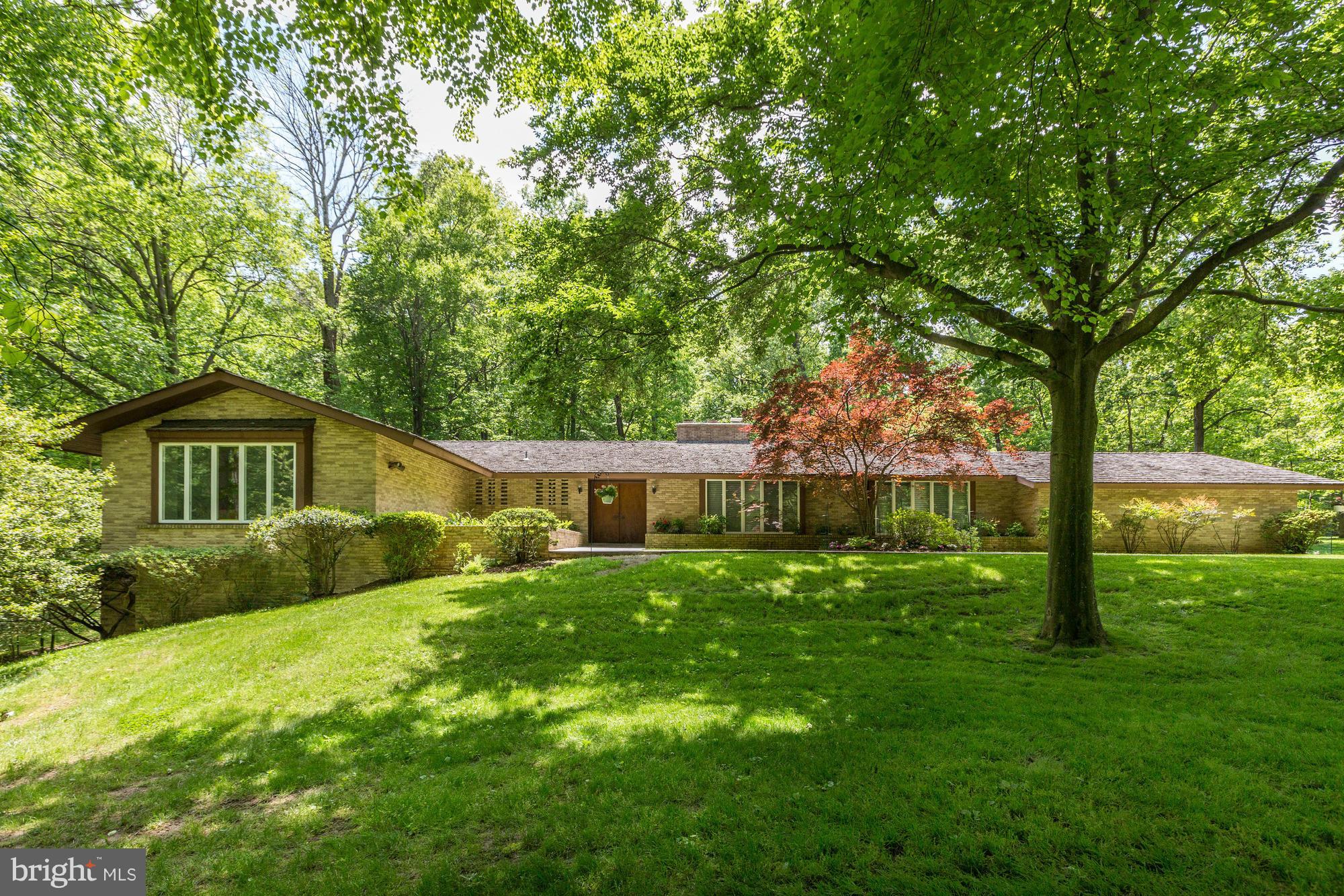 Custom built Frank Lloyd Wright-inspired home in Camotop, ft 5BR/4FB/2HB w/ 2 acre lot, Tennis Court (As Is) + room for pool! Large sun-filled, well-proportioned + spacious rooms. Remarkable opportunity to own in coveted nbhd + update a superb condition Mid-Century Modern home to your taste. Huge slate patio surrounded by picturesque grounds. Perfect for summer entertaining!