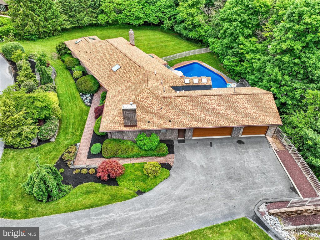 Photo of 167 N Strathcona Drive, YORK, PA 17403 (MLS # PAYK2104112)