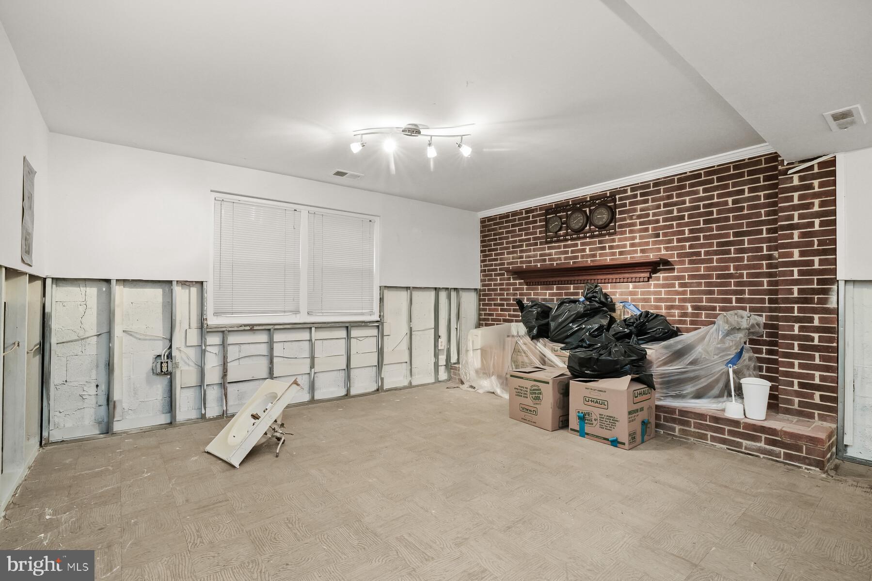 MARLBORO MEADOWS - Residential