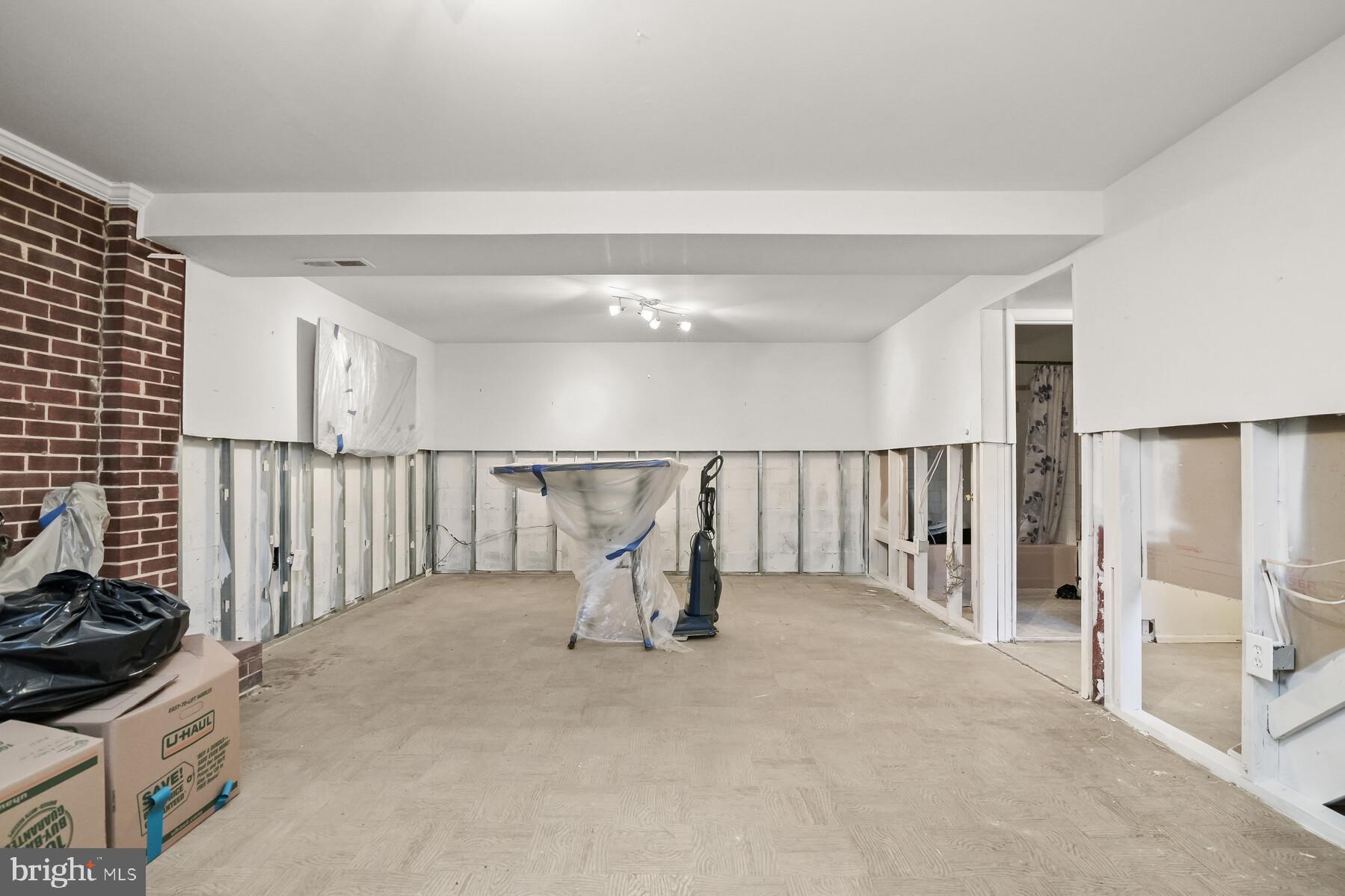 MARLBORO MEADOWS - Residential