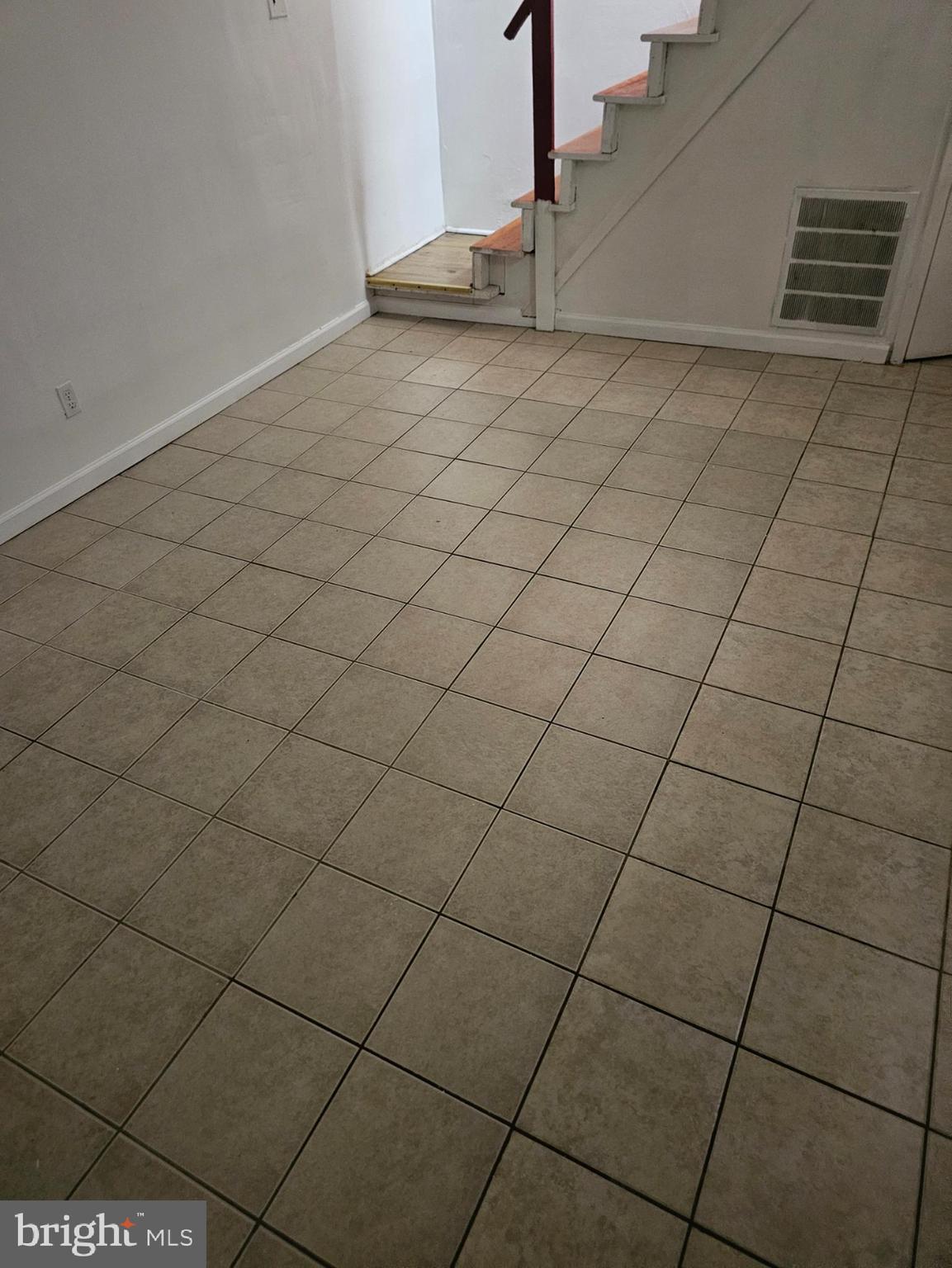 254 S 10TH STREET 1ST FLOOR-REAR