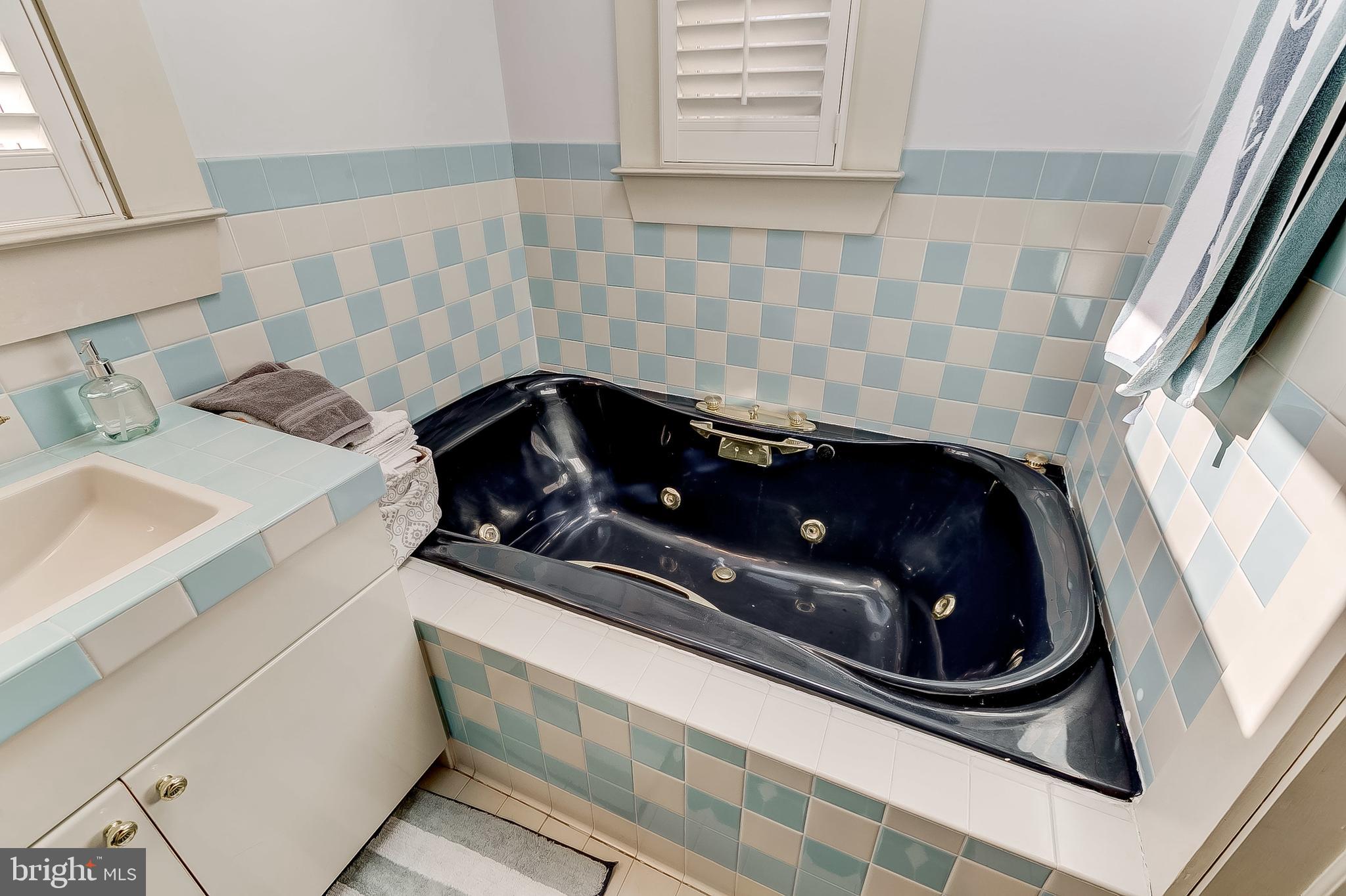 ROLAND PARK - Residential