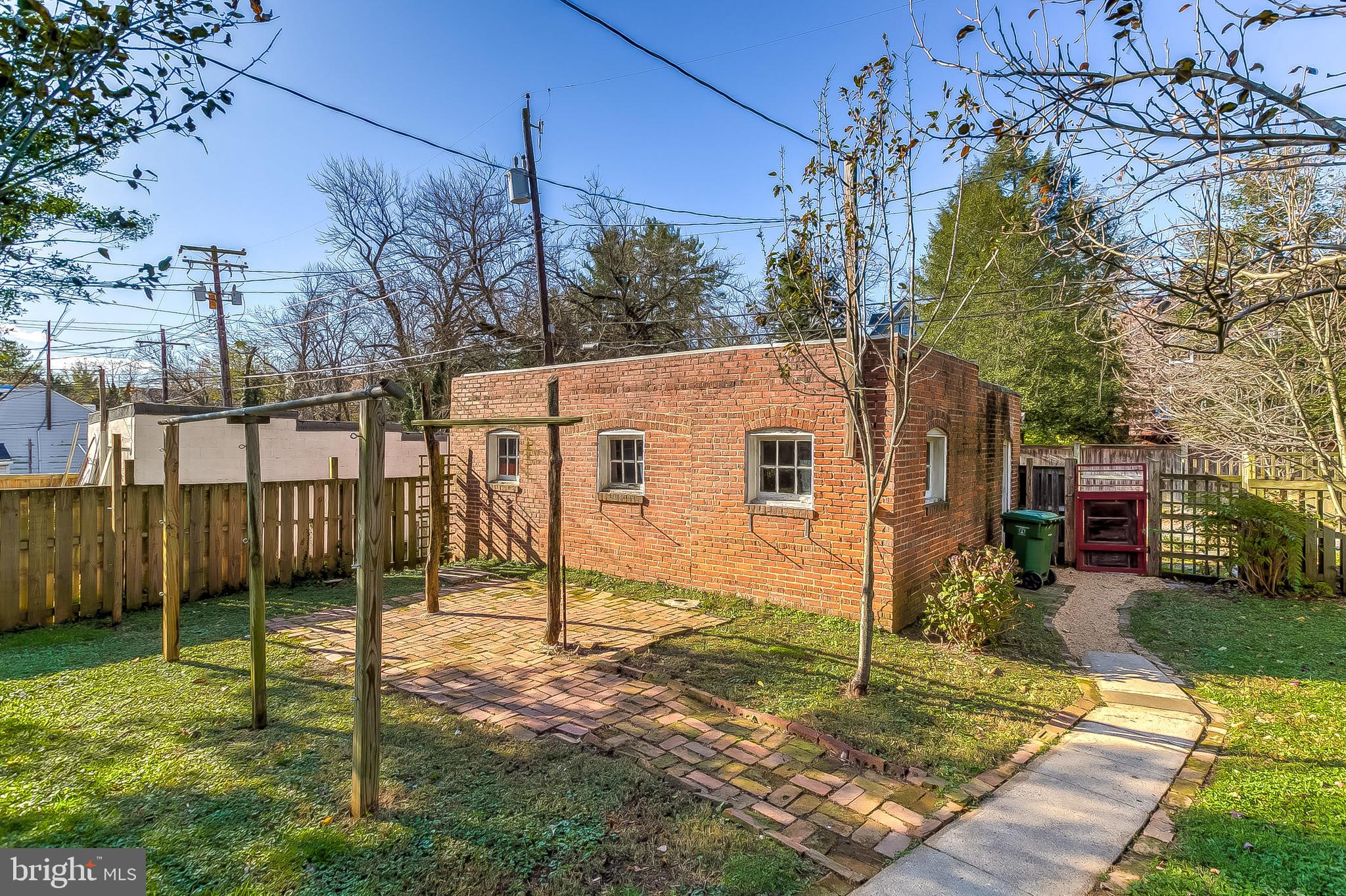 ROLAND PARK - Residential