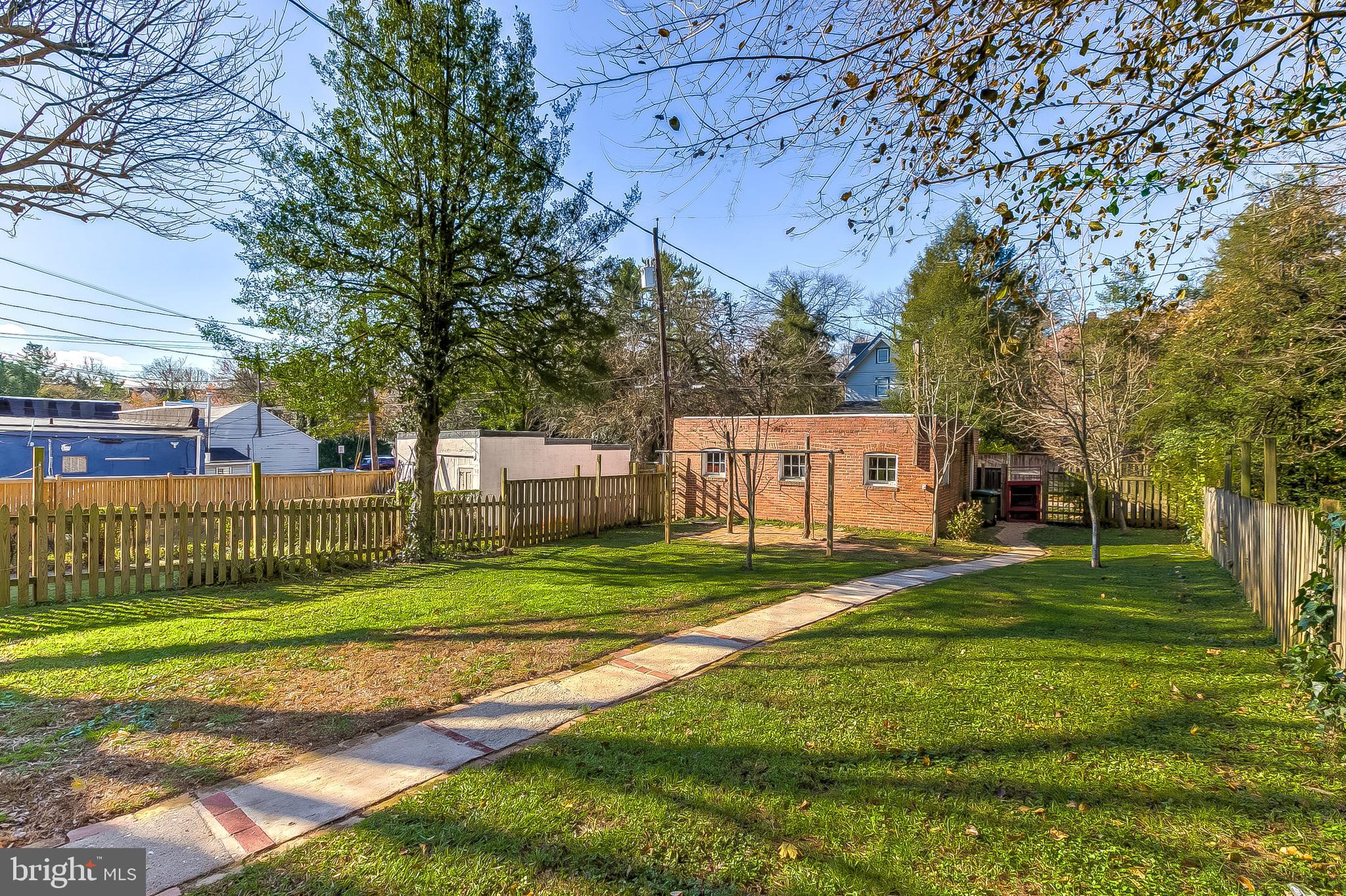 ROLAND PARK - Residential