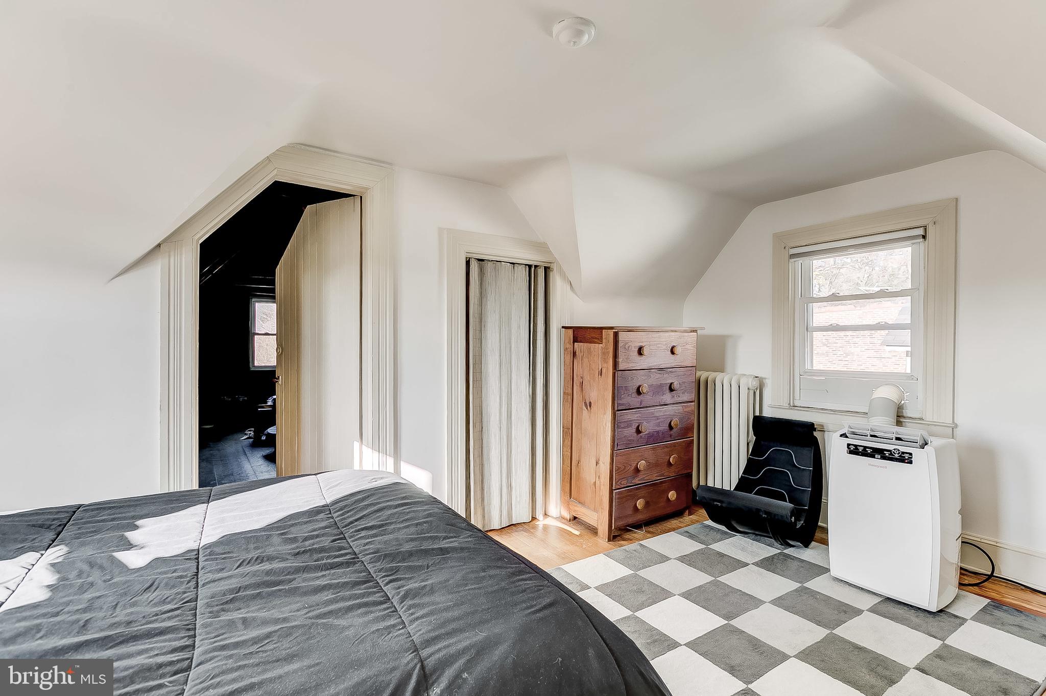 ROLAND PARK - Residential