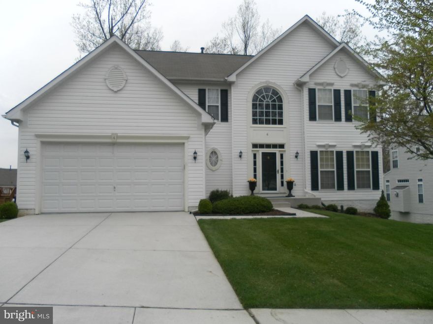 BEST HOME IN COMMUNITY! ALL THE UPGRADES! 3 BR, 3.5 BA, COLONIAL W/2 CAR GARAGE & CUSTOM REAR DECK. FEATURES: 2 STORY FOYER W/PALLADIUM WINDOW, HW FLRS, FORMAL LR, HUGE KIT W/42" CAB & GRANITE COUNTER TOPS, SUN RM W/VAULTED CEILING,  FAM RM W/MIRRORED WALL, SPACIOUS BRS. MBR W/SITTING RM,  FP & WI CLOSET. MBA W/JETTED SOAKING TUB, FINISHED WALKOUT LOWER LEVEL MAN'S CAVE. UNDERGROUND SPRINKLER SYS.