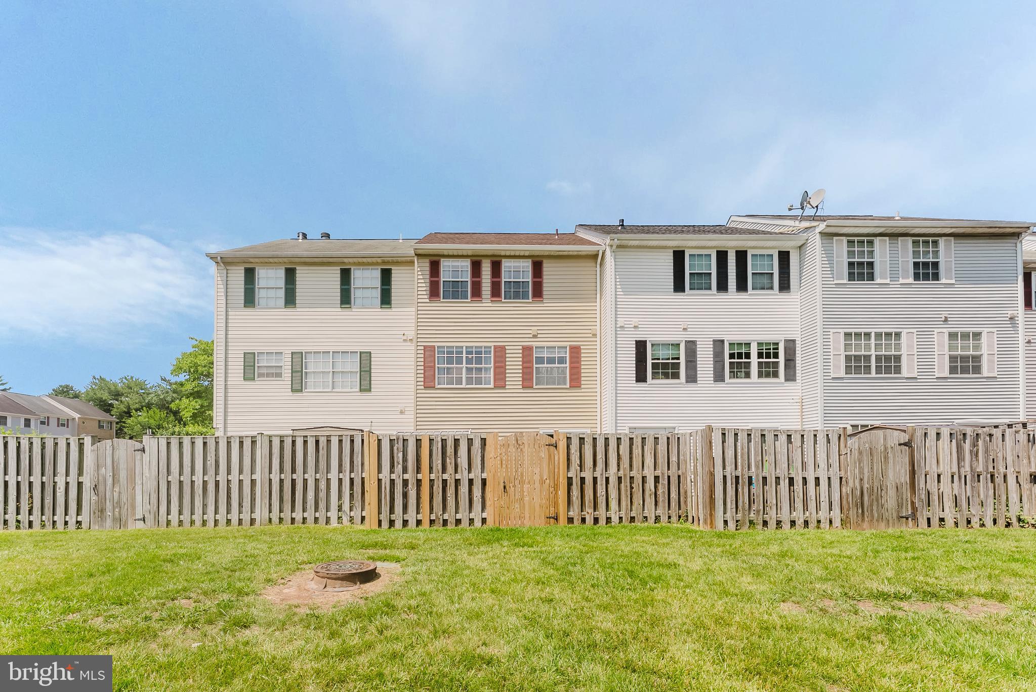 8696 CARLTON DRIVE
