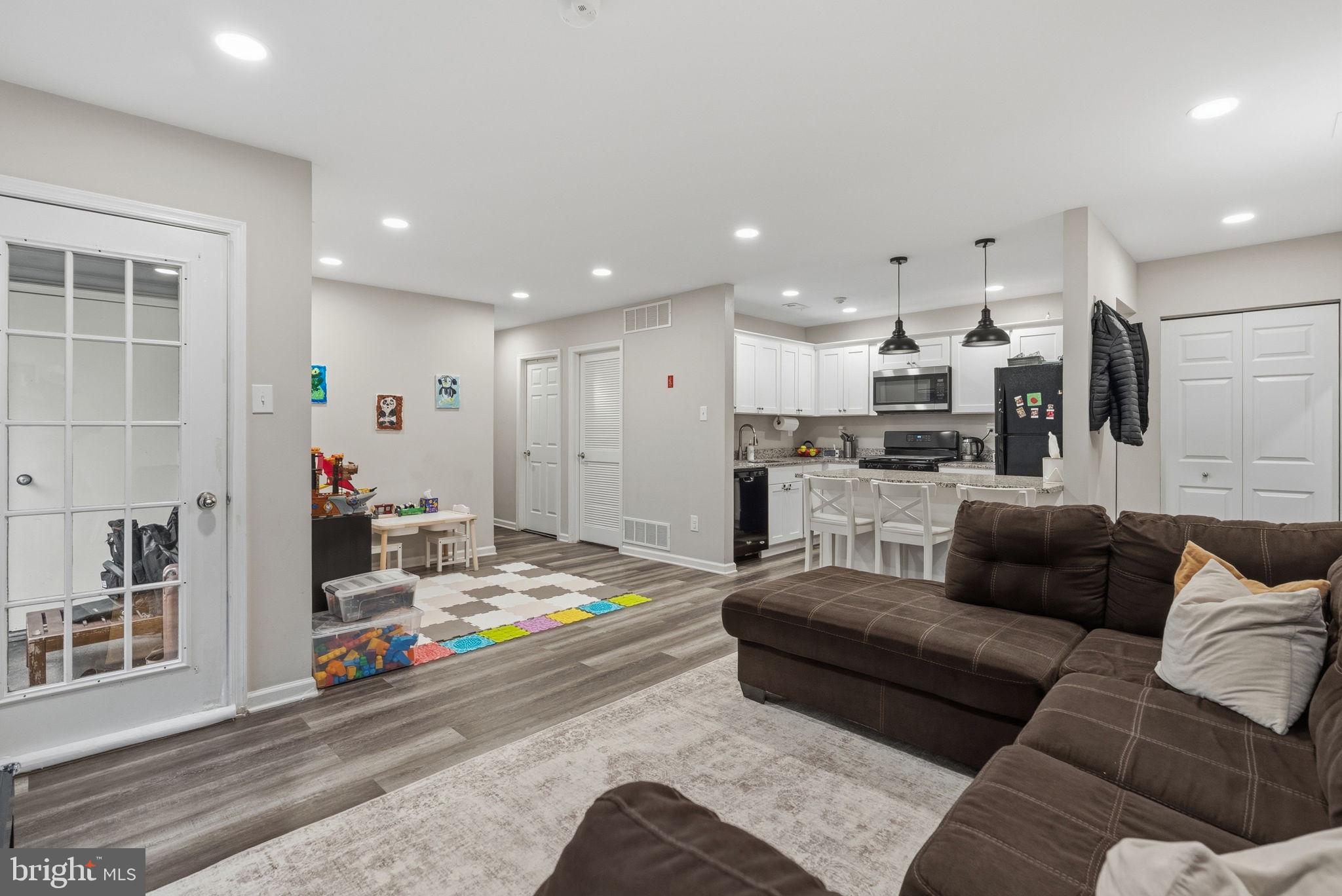 CROWN POINTE - Residential