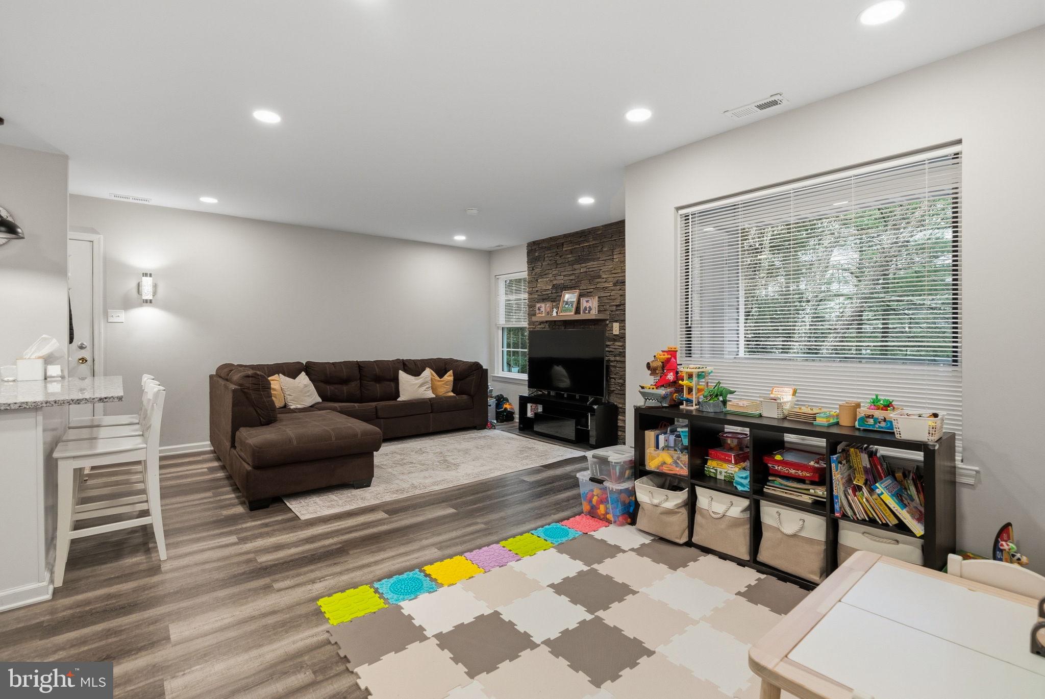 CROWN POINTE - Residential