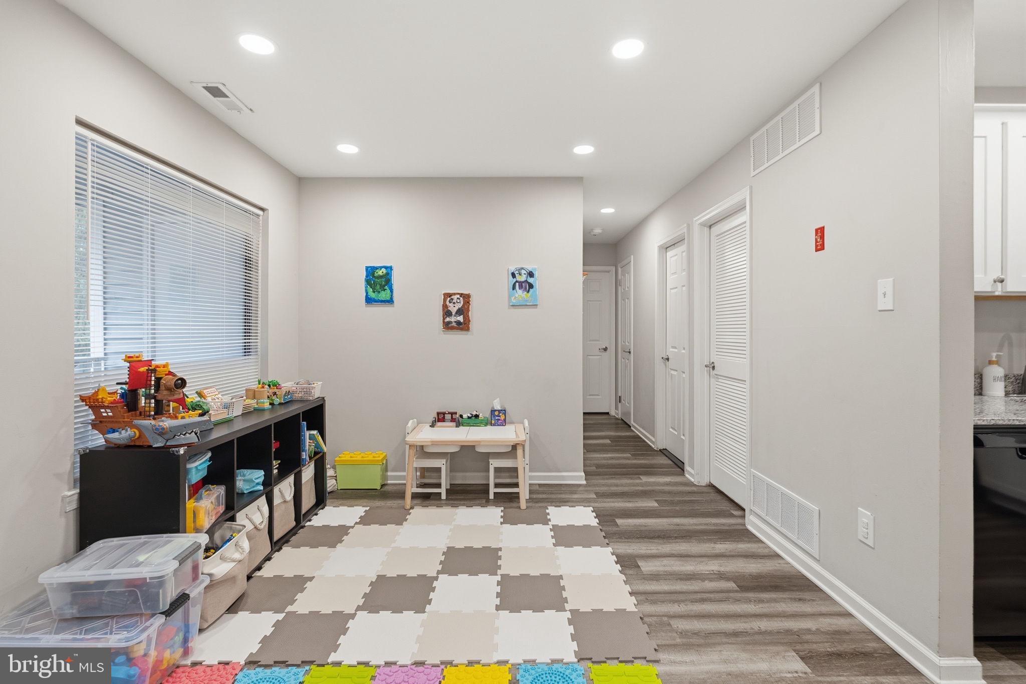 CROWN POINTE - Residential