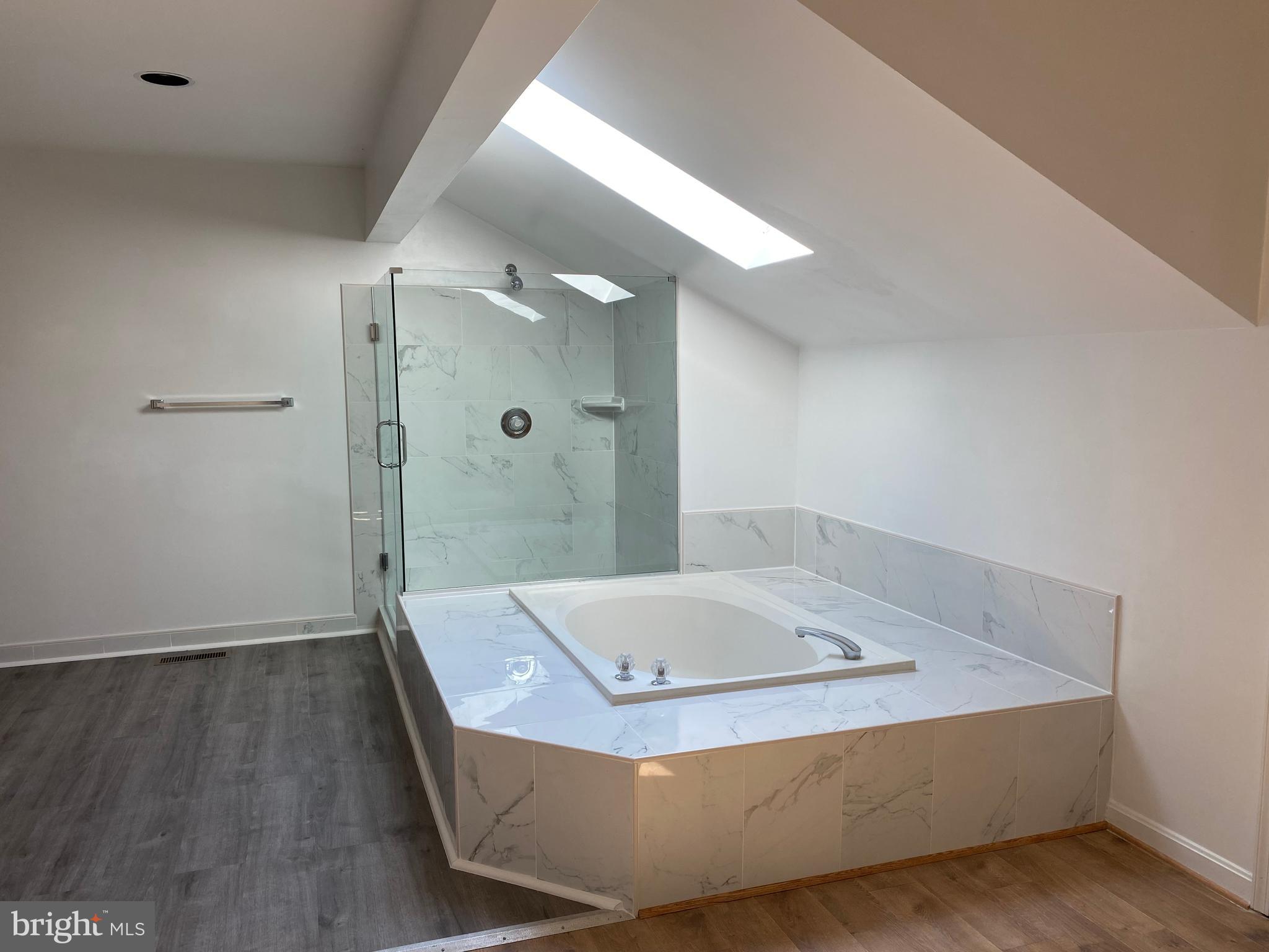 NOTTINGHAM WOODS - Residential Lease