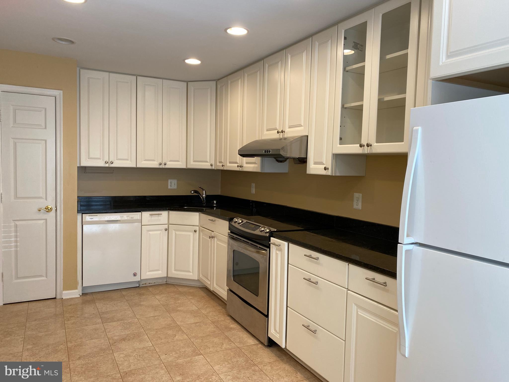 NOTTINGHAM WOODS - Residential Lease