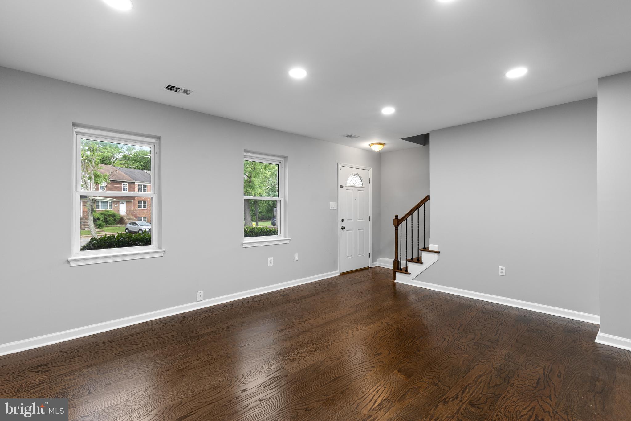 1239 THOMAS JEFFERSON PLACE