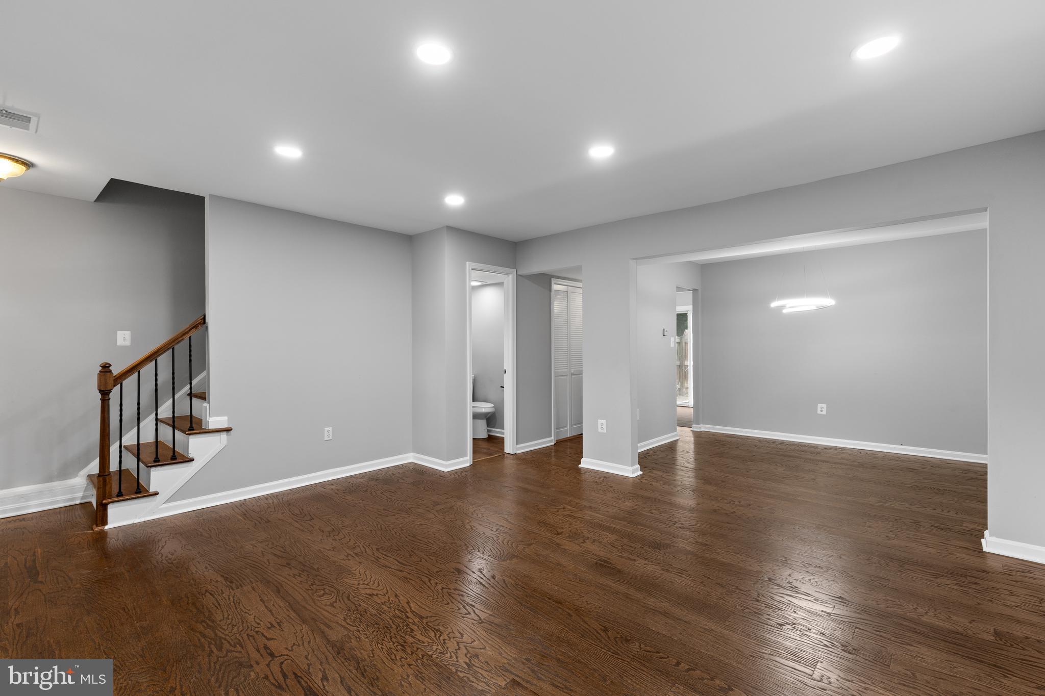 1239 THOMAS JEFFERSON PLACE