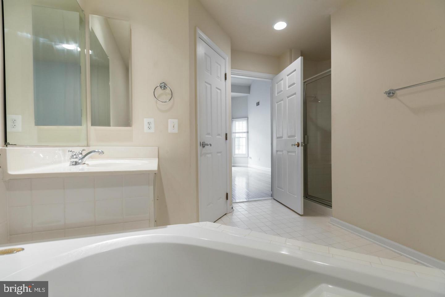 TYSONS VILLAGE - Residential Lease