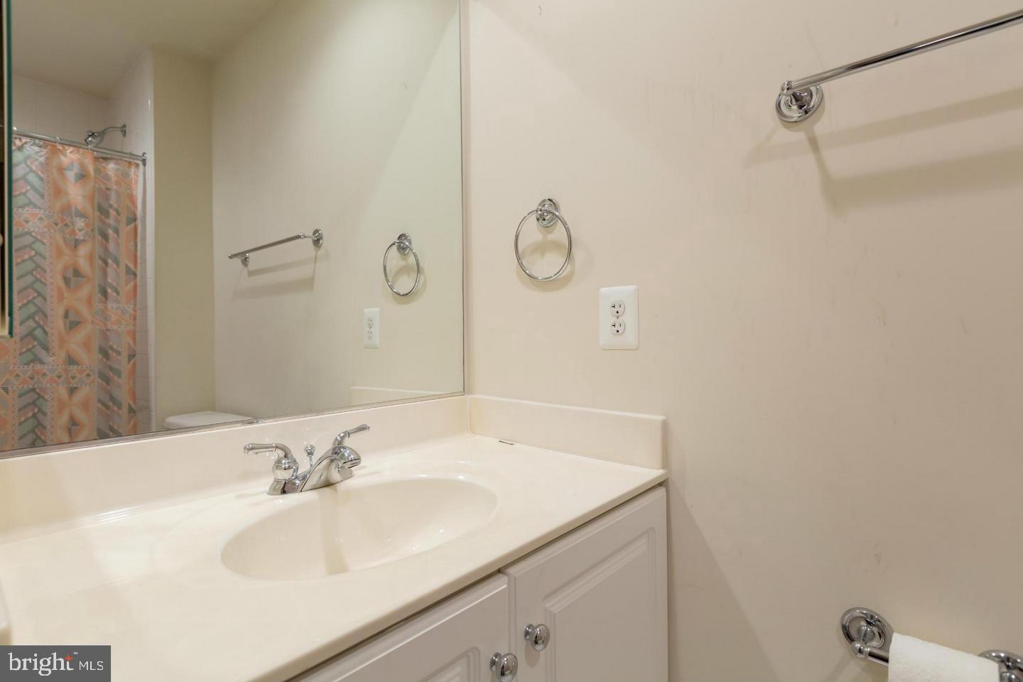 TYSONS VILLAGE - Residential Lease