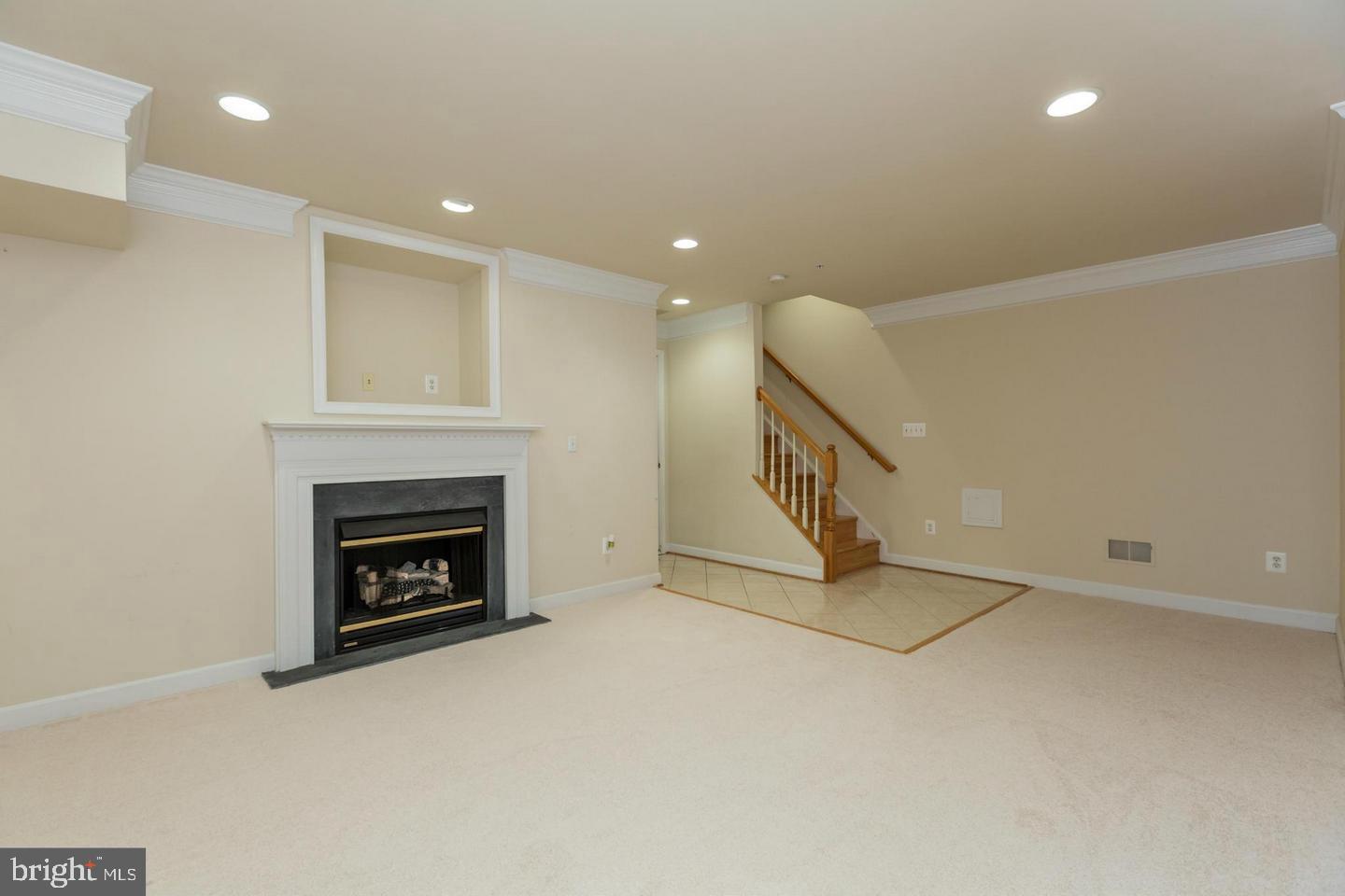 TYSONS VILLAGE - Residential Lease