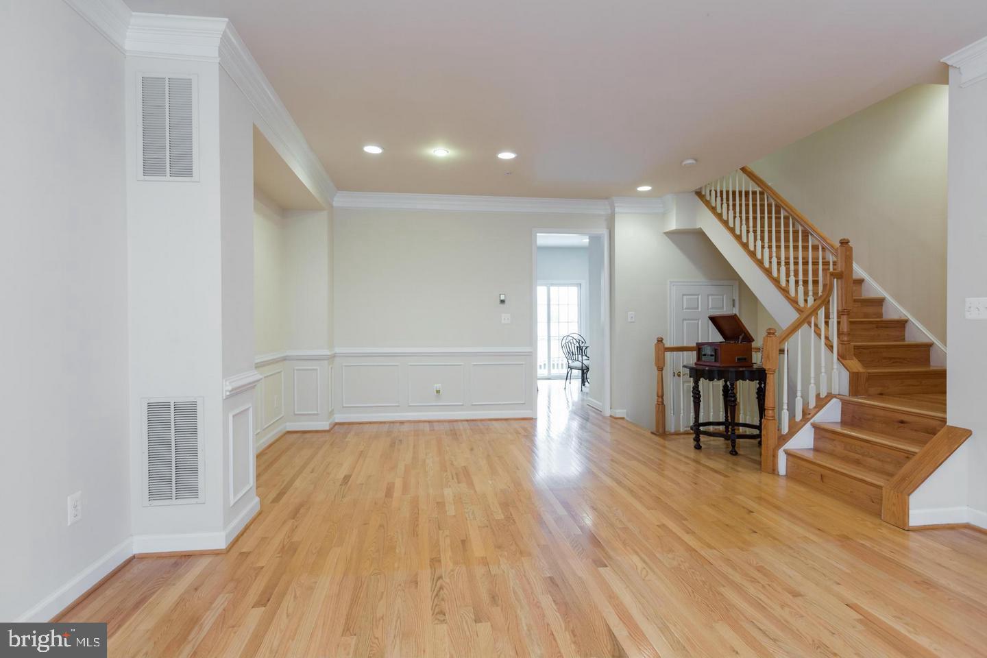 TYSONS VILLAGE - Residential Lease