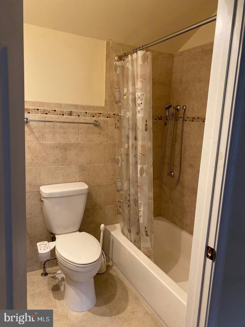 TYSONS VILLAGE - Residential Lease