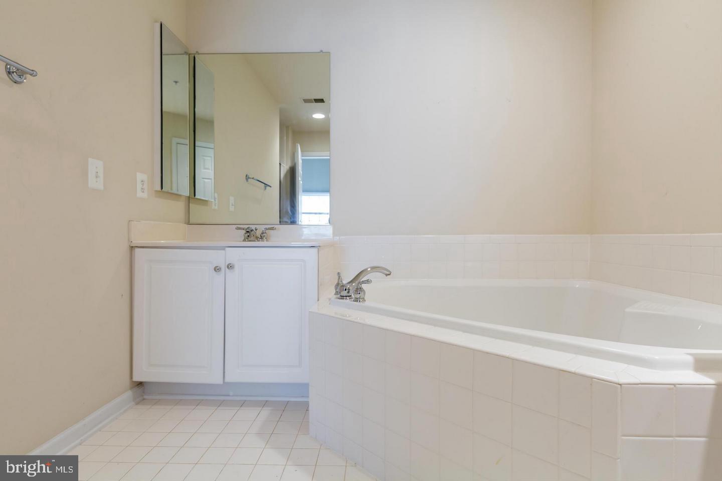 TYSONS VILLAGE - Residential Lease