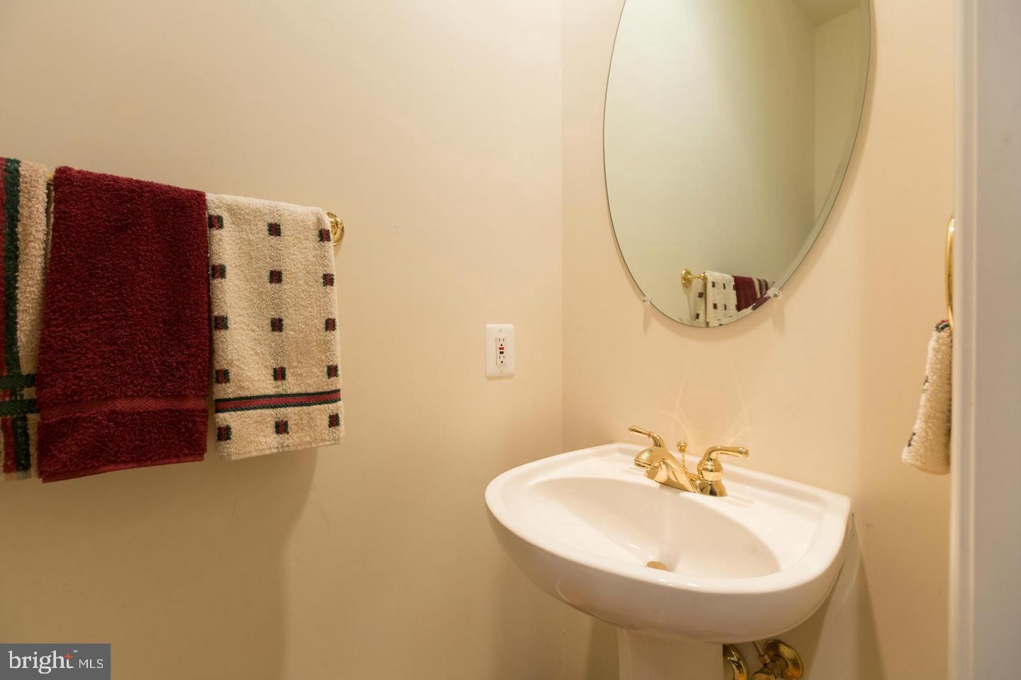 TYSONS VILLAGE - Residential Lease