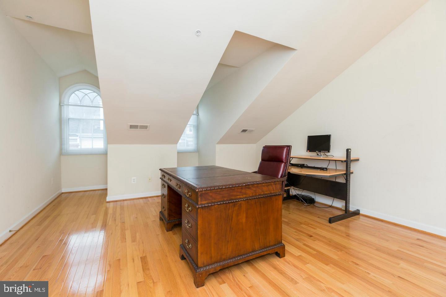 TYSONS VILLAGE - Residential Lease