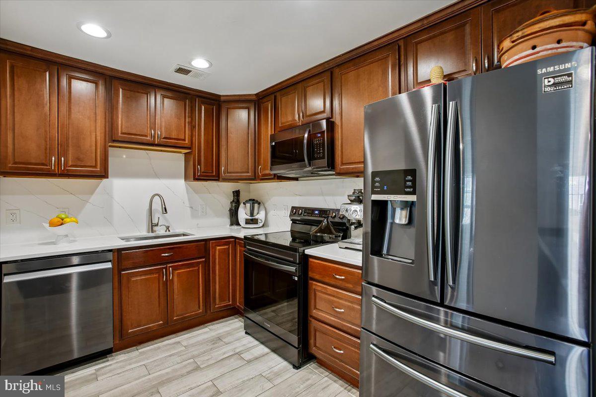 FAIRFAX - Residential