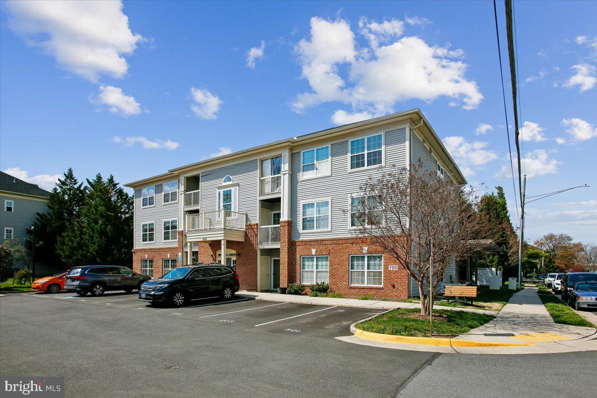 FAIRFAX - Residential