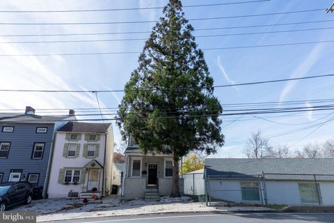 Photo of 131 Barren Road, CONSHOHOCKEN, PA 19428 (MLS # PAMC2161822)