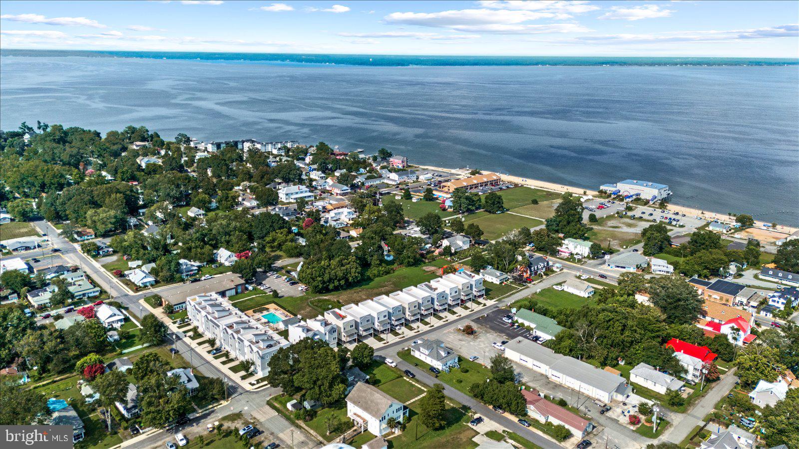 COLONIAL BEACH - Residential