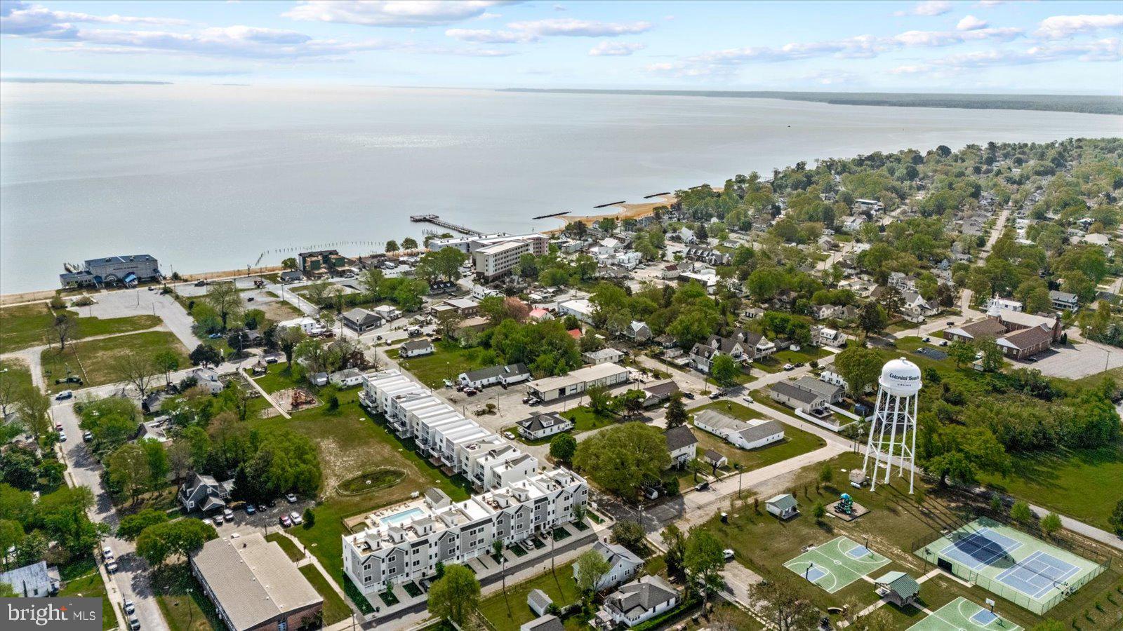 COLONIAL BEACH - Residential