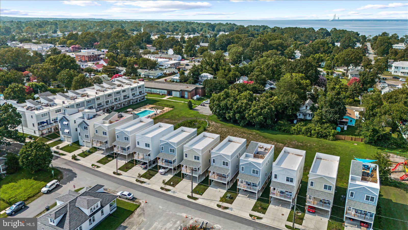 COLONIAL BEACH - Residential