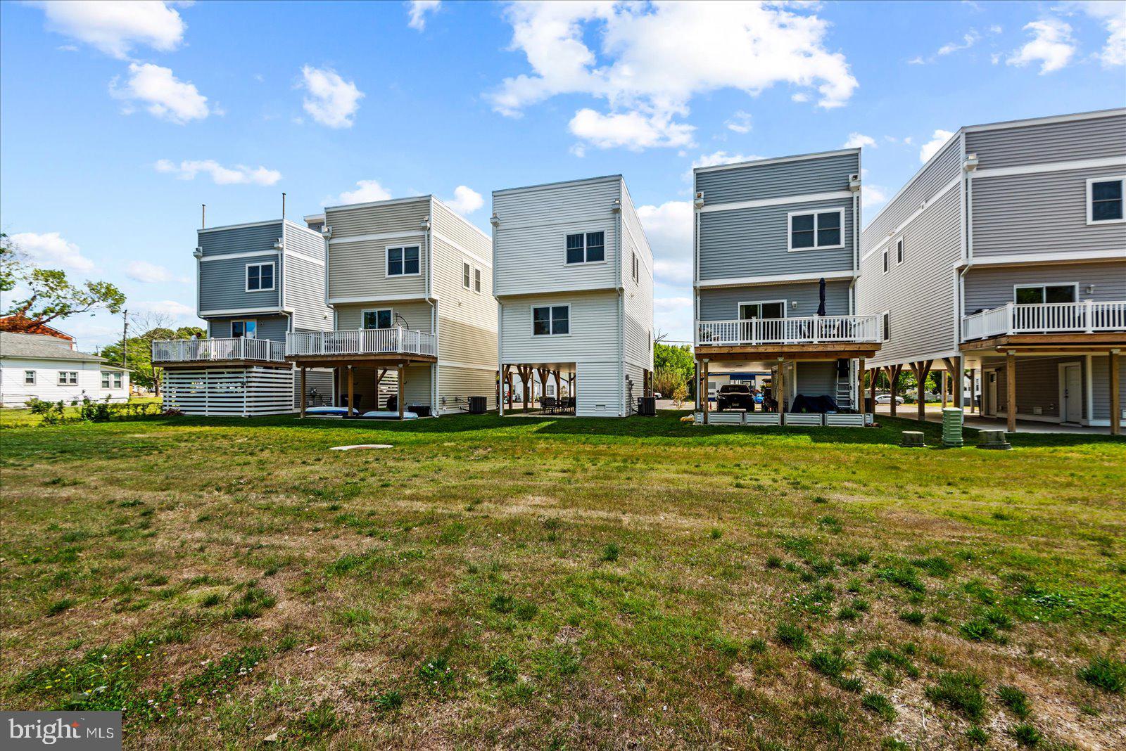 COLONIAL BEACH - Residential