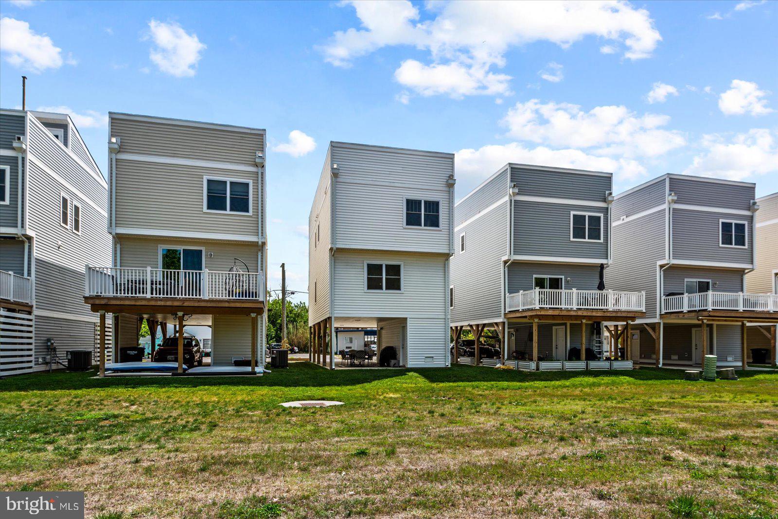 COLONIAL BEACH - Residential