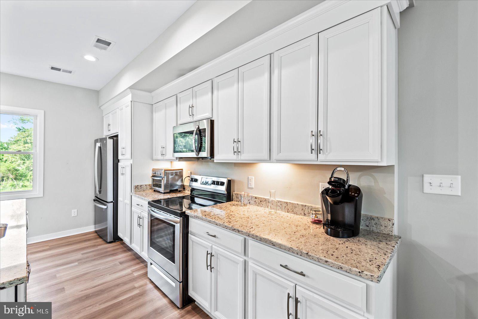COLONIAL BEACH - Residential