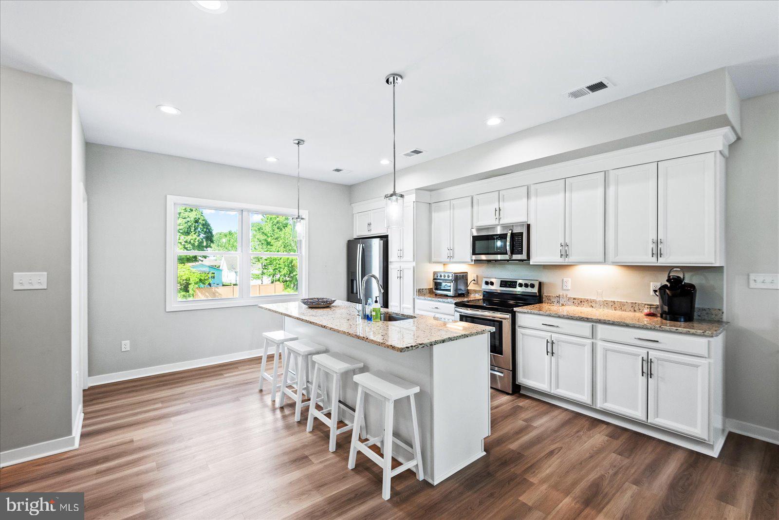 COLONIAL BEACH - Residential