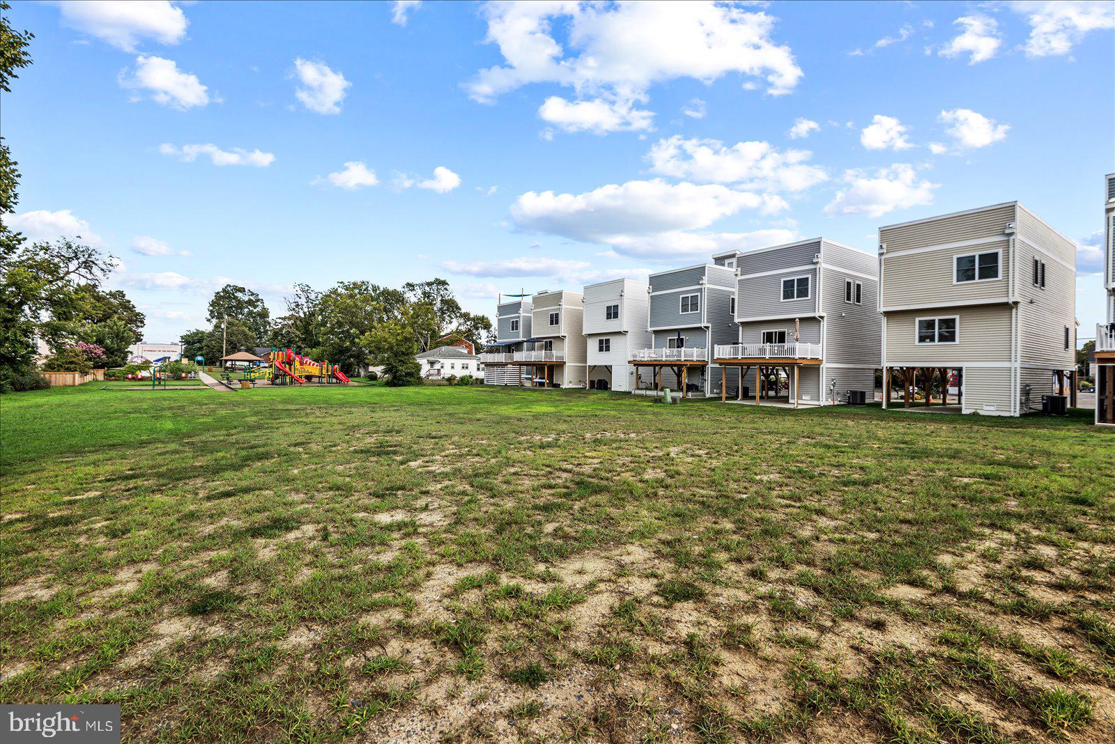 COLONIAL BEACH - Residential