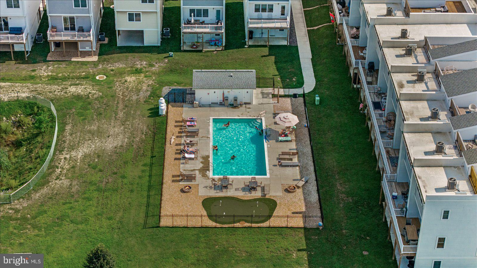 COLONIAL BEACH - Residential